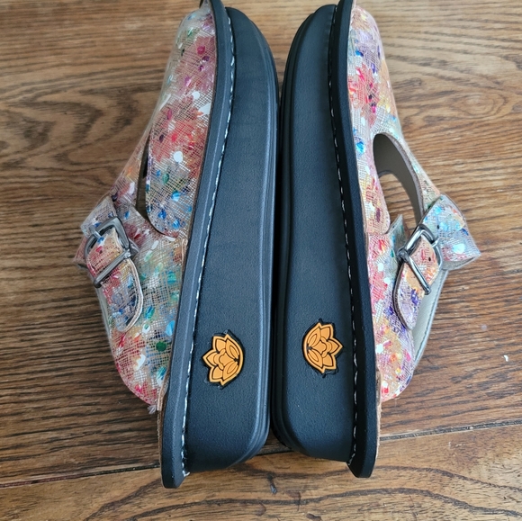 REAL Air Relax Memory Foam Floral Clog Size 39 - Picture 4 of 5